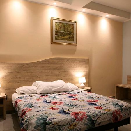 La Casa Di Nonno Giulio Bed & Breakfast ปอร์โต ซันเตลปีดิโอ ภายนอก รูปภาพ
