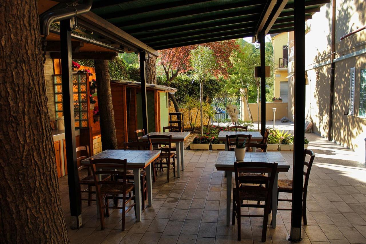 La Casa Di Nonno Giulio Bed & Breakfast ปอร์โต ซันเตลปีดิโอ ภายนอก รูปภาพ