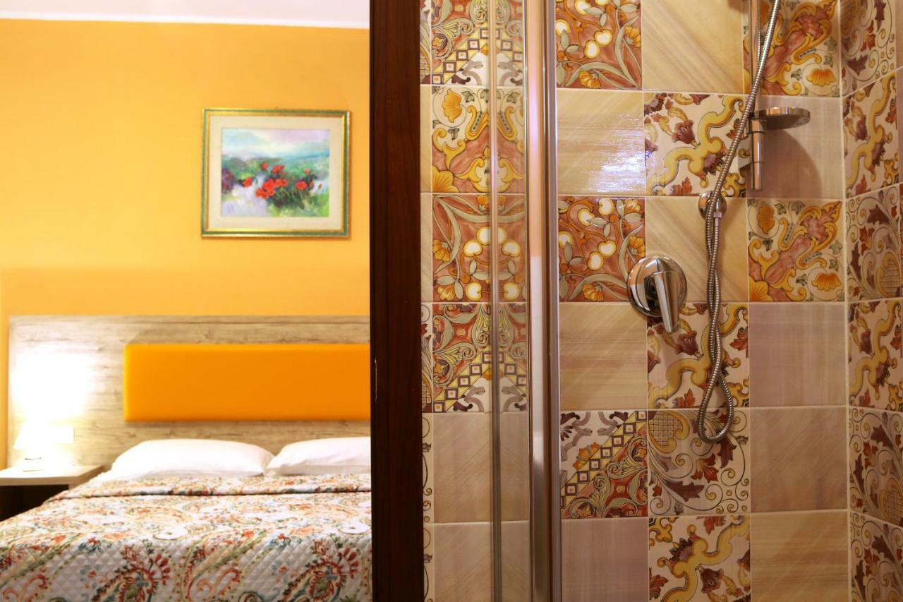 La Casa Di Nonno Giulio Bed & Breakfast ปอร์โต ซันเตลปีดิโอ ภายนอก รูปภาพ