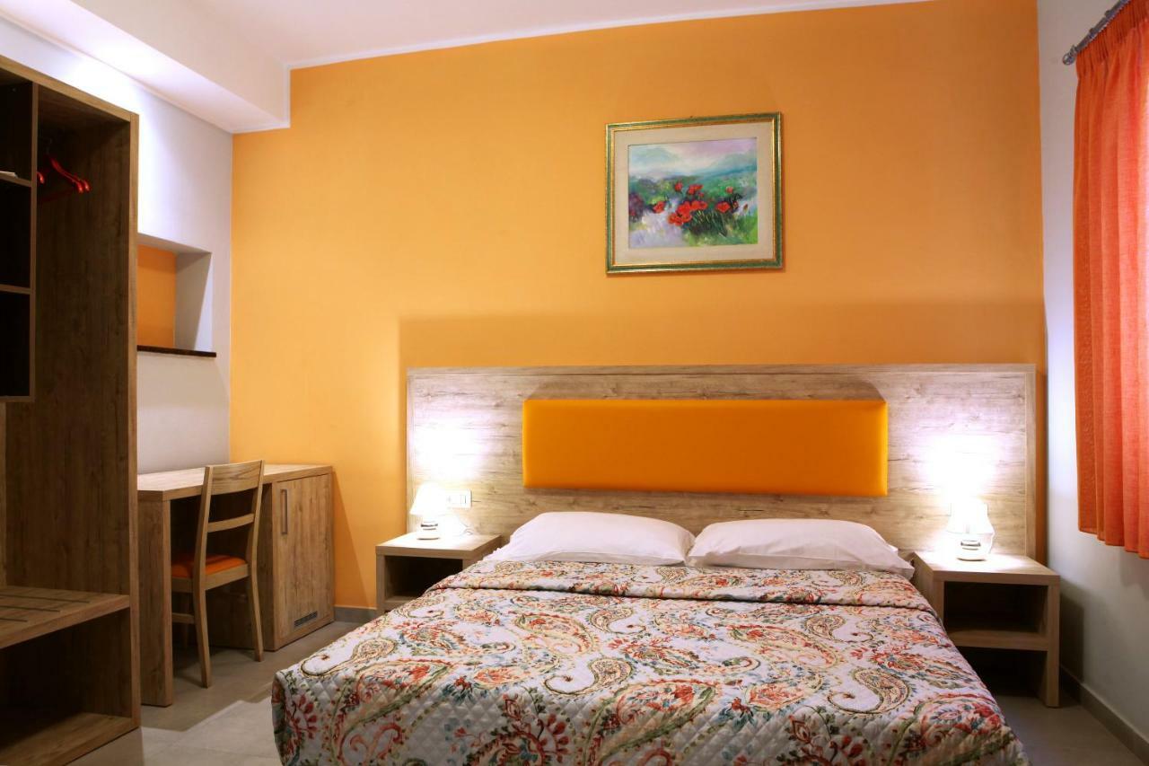 La Casa Di Nonno Giulio Bed & Breakfast ปอร์โต ซันเตลปีดิโอ ภายนอก รูปภาพ