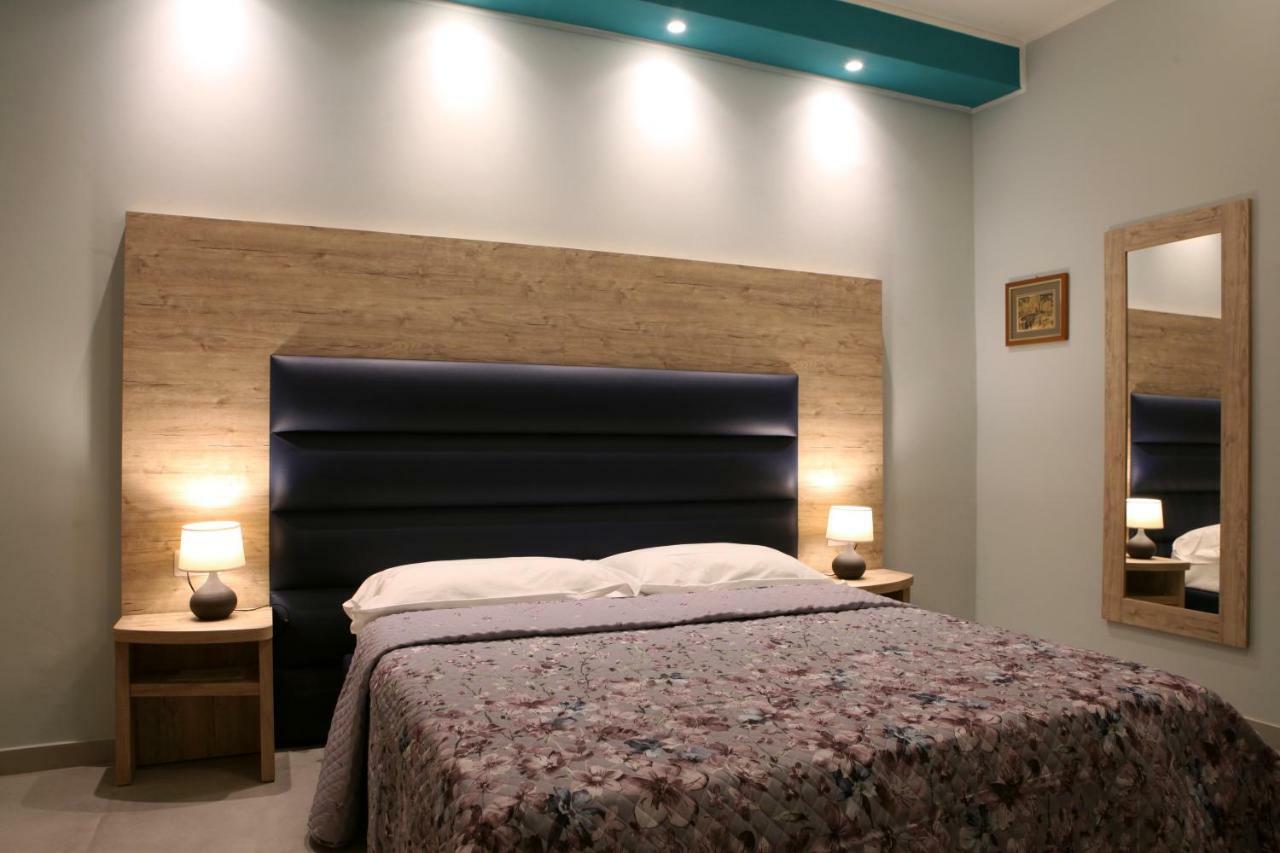 La Casa Di Nonno Giulio Bed & Breakfast ปอร์โต ซันเตลปีดิโอ ภายนอก รูปภาพ