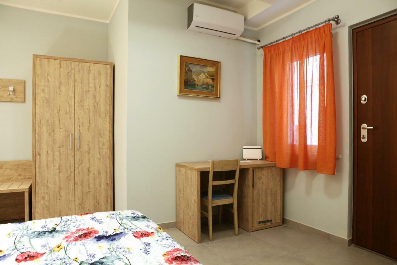 La Casa Di Nonno Giulio Bed & Breakfast ปอร์โต ซันเตลปีดิโอ ภายนอก รูปภาพ