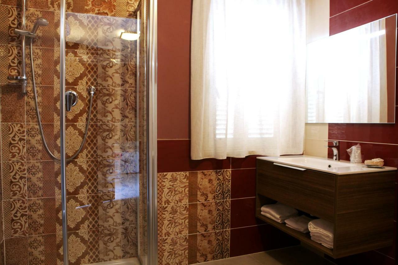 La Casa Di Nonno Giulio Bed & Breakfast ปอร์โต ซันเตลปีดิโอ ภายนอก รูปภาพ