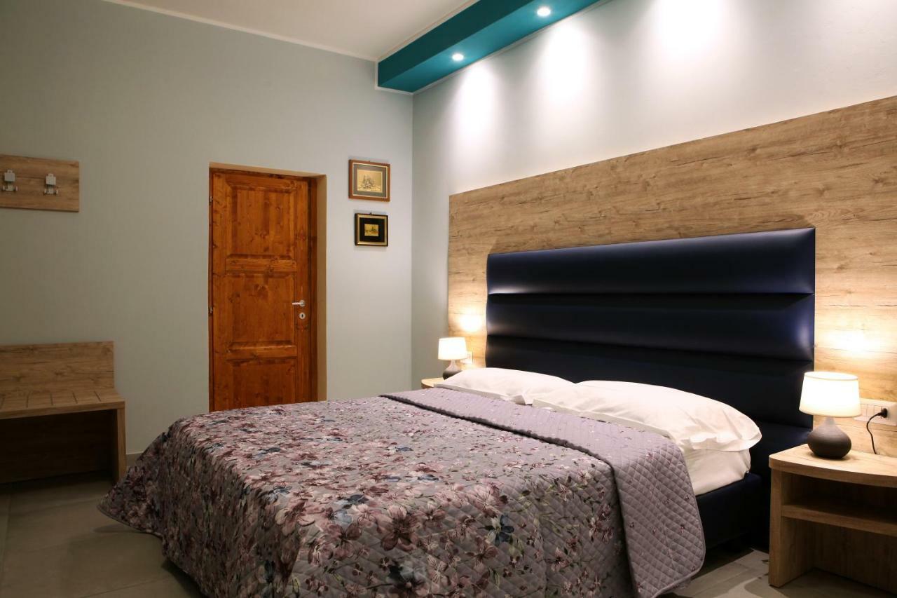 La Casa Di Nonno Giulio Bed & Breakfast ปอร์โต ซันเตลปีดิโอ ภายนอก รูปภาพ