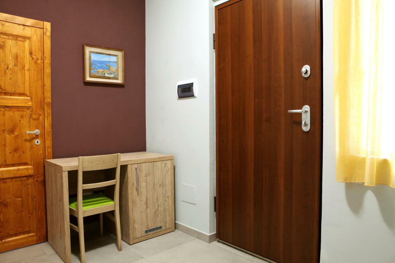 La Casa Di Nonno Giulio Bed & Breakfast ปอร์โต ซันเตลปีดิโอ ภายนอก รูปภาพ